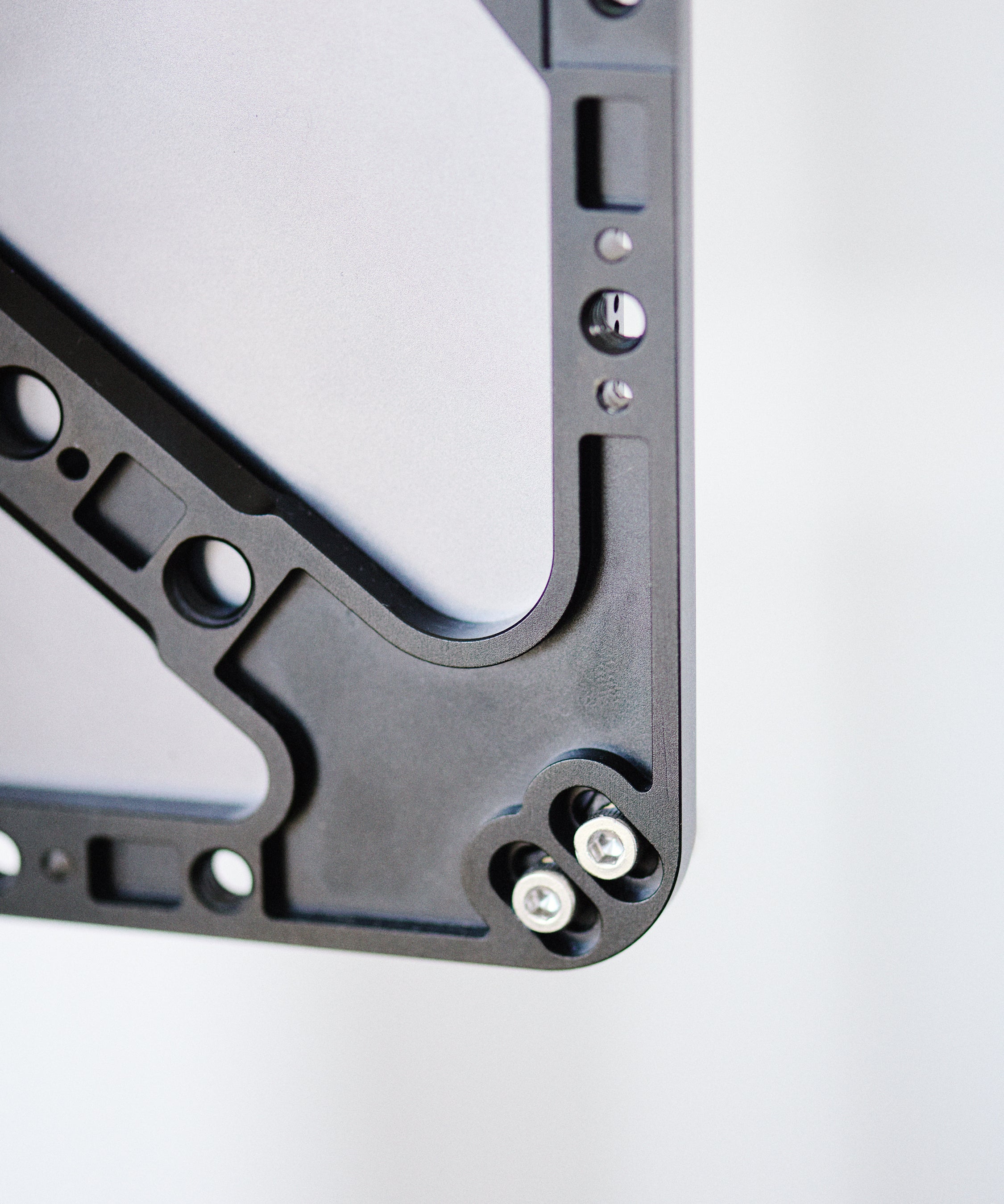 Carbon_Shady_Eizo_24_inch_531_933ff908-fddc-4385-9746-cdee68fd2402.jpg